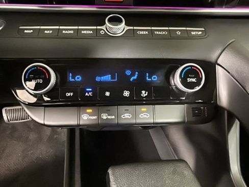 Certified 2024 Hyundai Elantra SEL FWD image 22