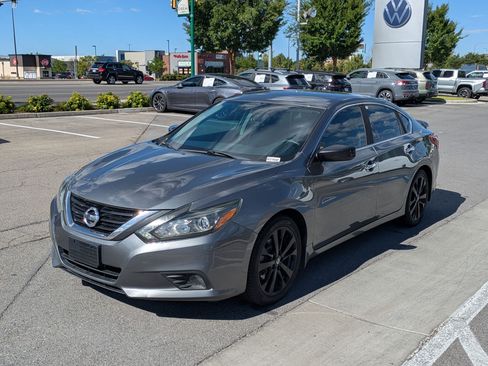 Used 2017 Nissan Altima 2.5 SR w/ Midnight Edition Package FWD image 10