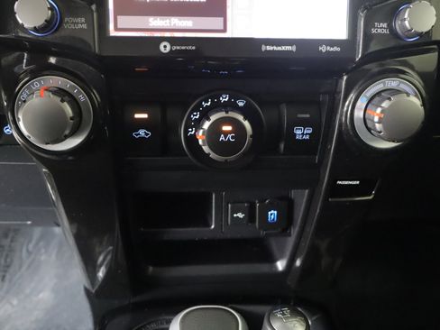Used 2023 Toyota 4Runner TRD Off-Road Premium w/ Off Road Premium Plus Package AWD/4WD image 18