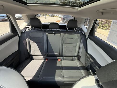 New 2026 Volkswagen Taos SE AWD/4WD image 20