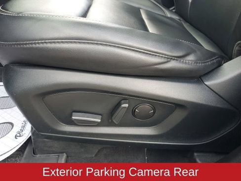 Used 2022 Ford Explorer XLT w/ Equipment Group 202A AWD/4WD image 32