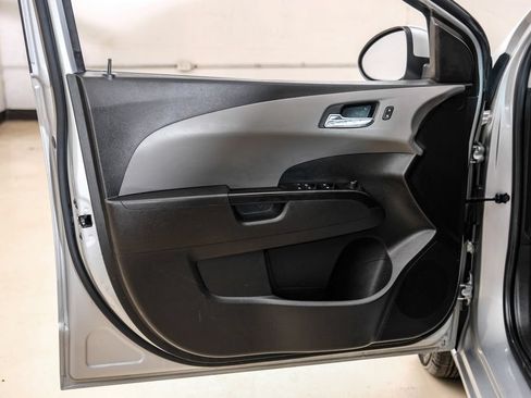 Used 2020 Chevrolet Sonic LT FWD image 47