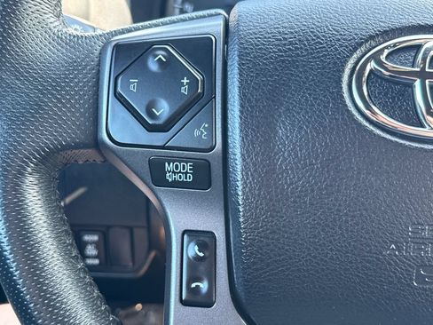 Used 2022 Toyota Tacoma TRD Off-Road AWD/4WD image 20