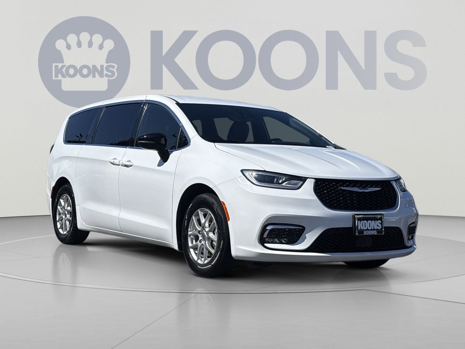 Used 2025 Chrysler Pacifica Select FWD image 10