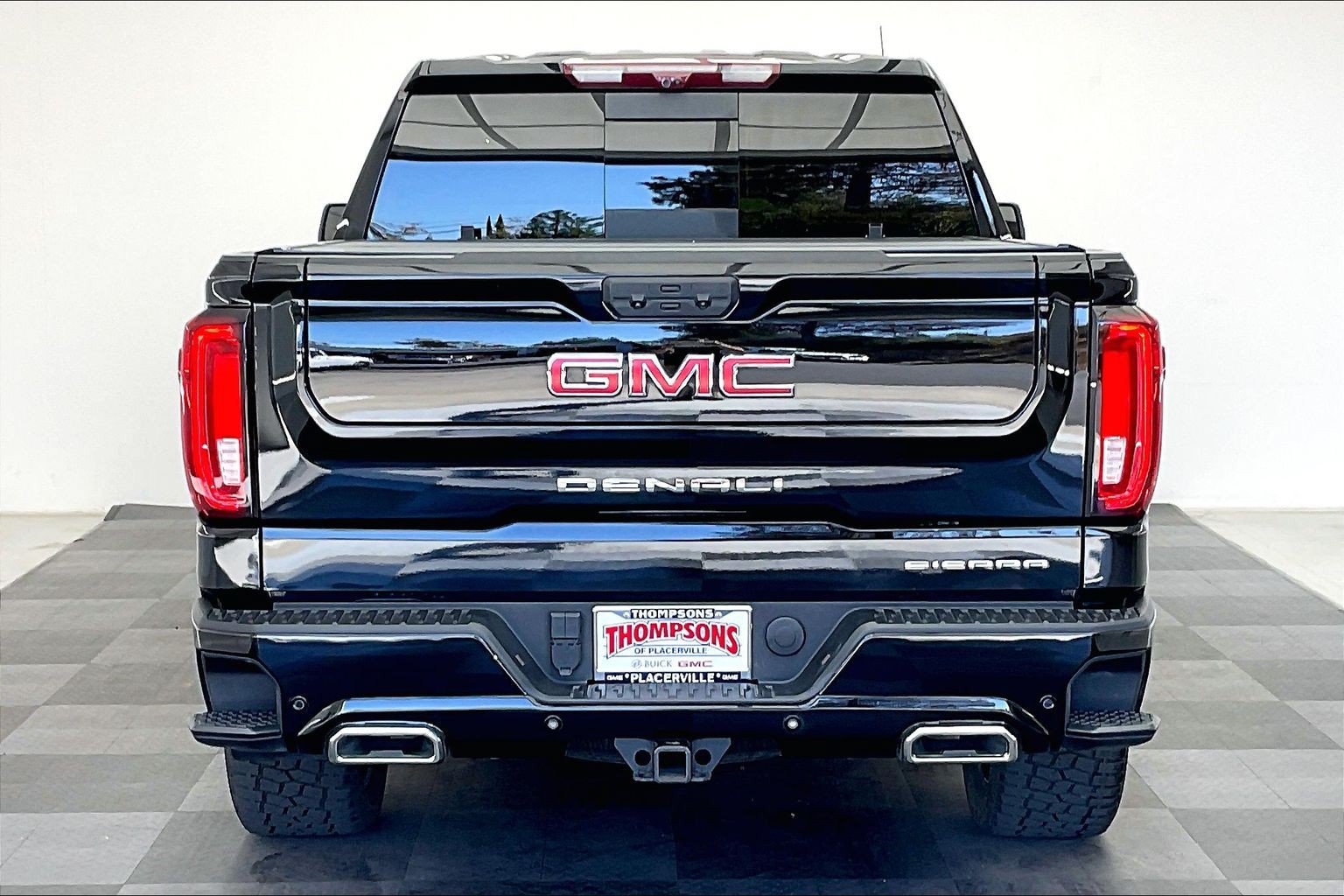 Used 2025 GMC Sierra 1500 Denali AWD/4WD image 3