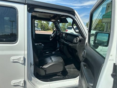 Used 2020 Jeep Gladiator Overland AWD/4WD image 28