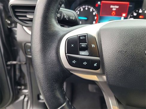 Used 2022 Ford Explorer XLT image 18