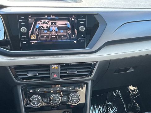 Used 2024 Volkswagen Taos SE image 15