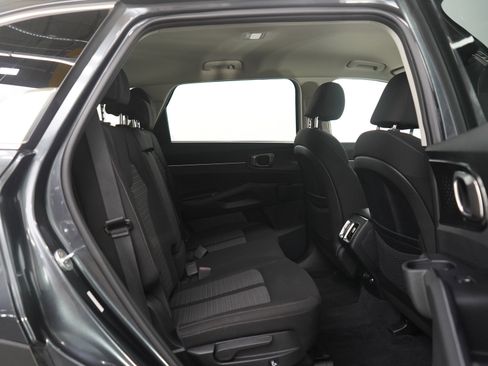 Used 2022 Kia Sorento LX image 12