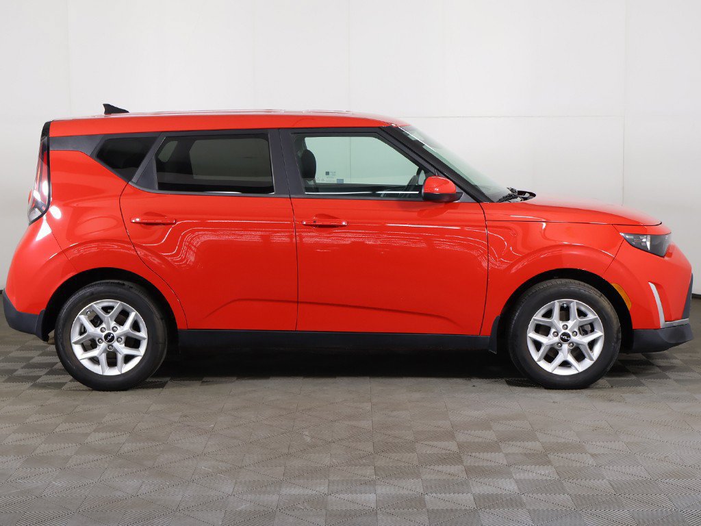 Used 2024 Kia Soul S FWD image 17