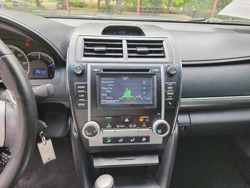 Used 2014 Toyota Camry SE FWD image 18