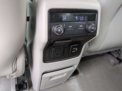 Used 2018 GMC Acadia SLT FWD image 18