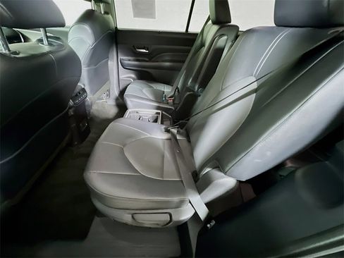 Used 2025 Toyota Grand Highlander AWD image 22