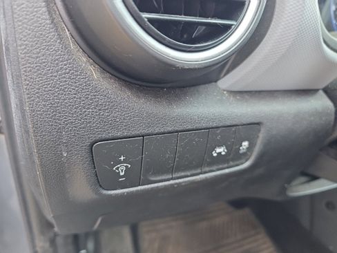 Used 2019 Hyundai Kona SE image 16