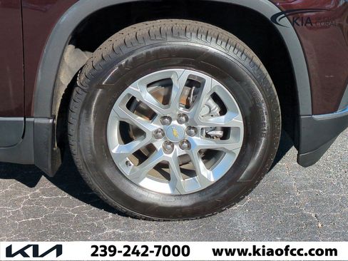 Used 2021 Chevrolet Traverse LT image 11