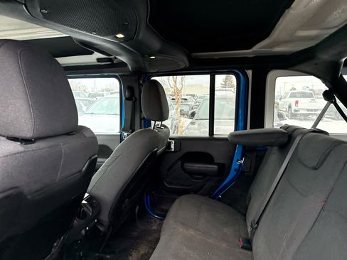 Used 2024 Jeep Wrangler Unlimited Rubicon w/ Technology Group image 7