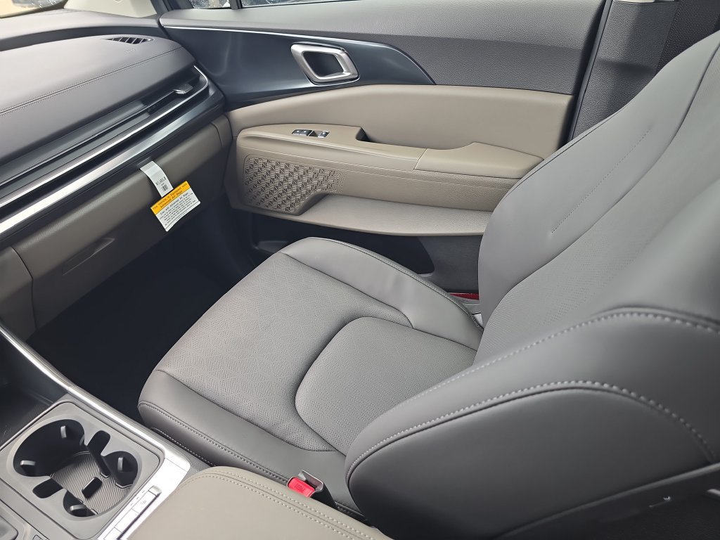 New 2027 Kia Carnival FWD image 15