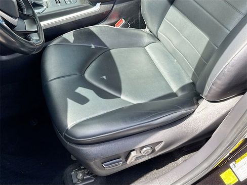 Used 2022 Toyota Highlander XLE image 18