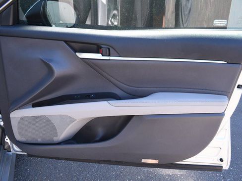 Certified 2018 Toyota Camry XLE FWD image 24