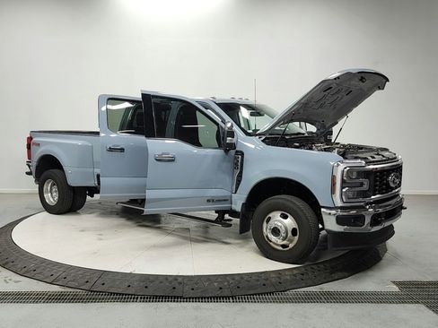 Used 2025 Ford F350 Lariat w/ Lariat Ultimate Package AWD/4WD image 9