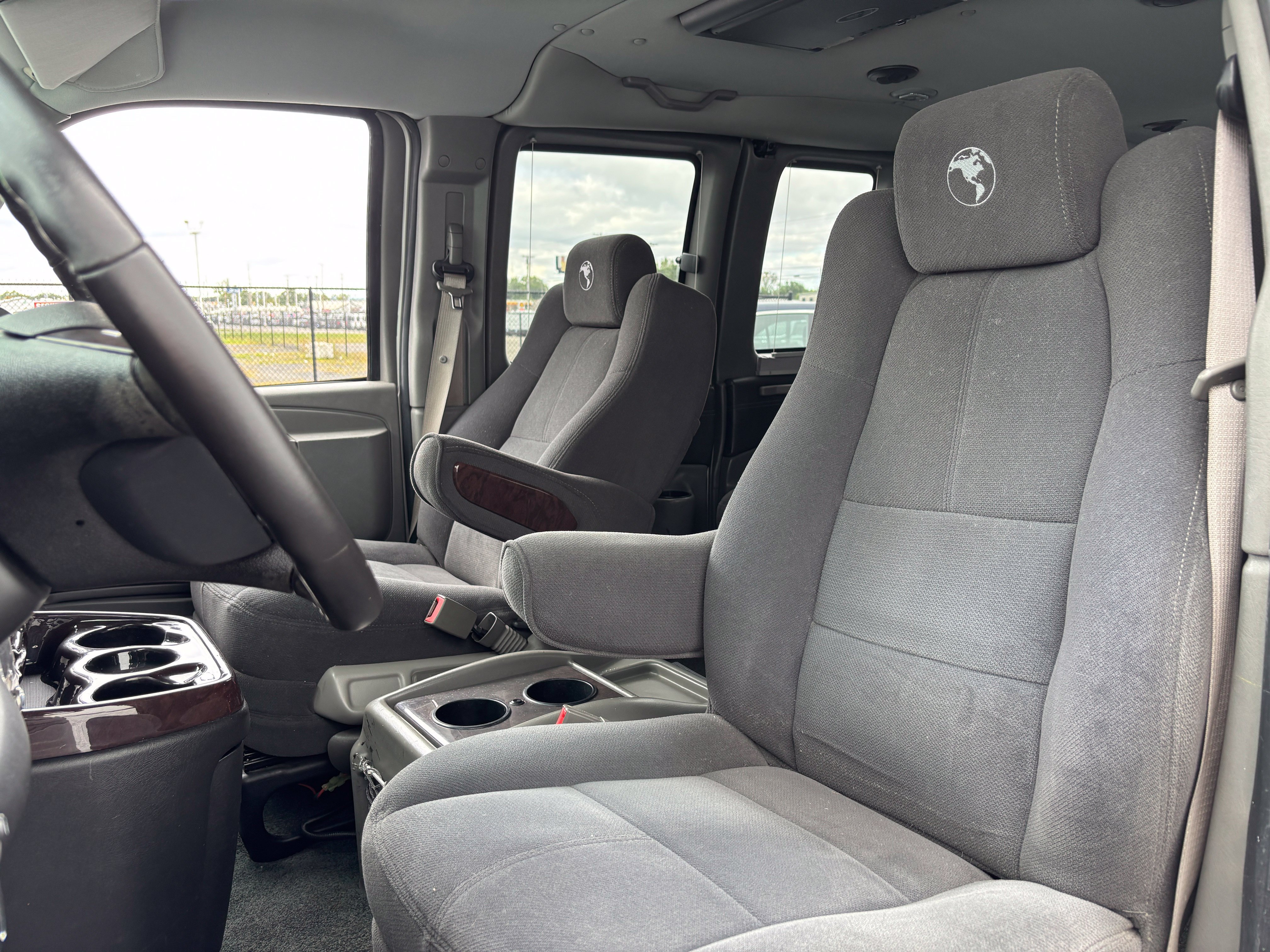 Used 2019 Chevrolet Express 2500 w/ Enhanced Convenience Package RWD image 17