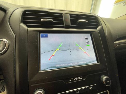 Used 2019 Ford Fusion SE w/ Equipment Group 151A FWD image 16