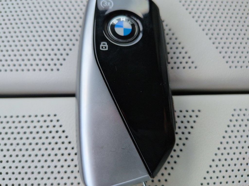 New 2026 BMW 750e xDrive AWD/4WD image 29