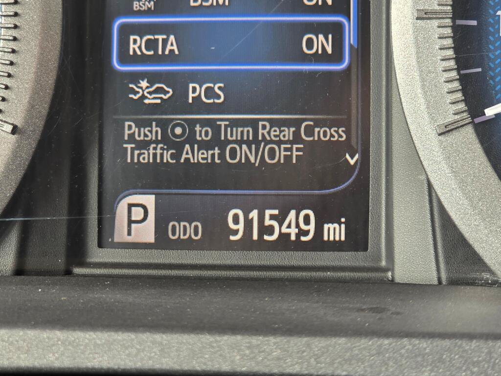 Used 2020 Toyota Sienna XLE w/ XLE Navigation Package FWD image 33