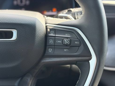 Used 2023 Jeep Grand Cherokee L Limited AWD/4WD image 29