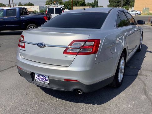 Used 2016 Ford Taurus SE FWD image 12