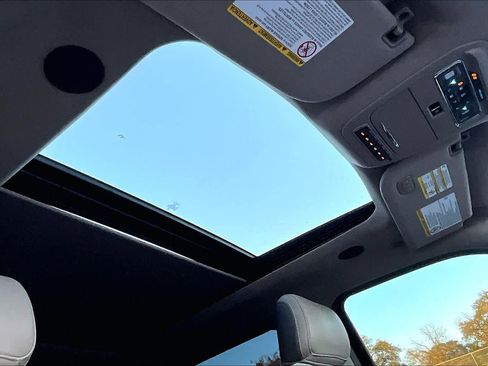 Used 2025 Ford F250 Platinum w/ Platinum Plus Package image 13