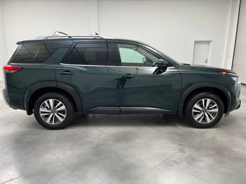 Used 2025 Nissan Pathfinder SL FWD image 8