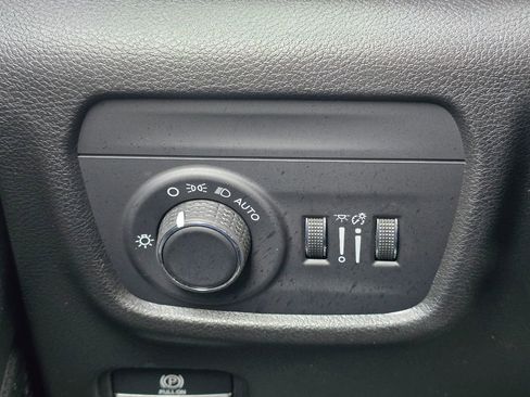 Used 2023 Jeep Grand Cherokee L Laredo AWD/4WD image 18