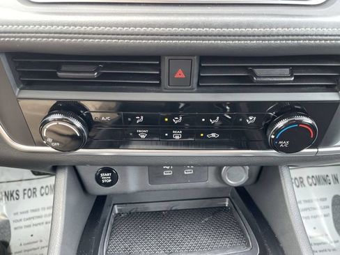 Used 2024 Nissan Rogue S AWD/4WD image 19