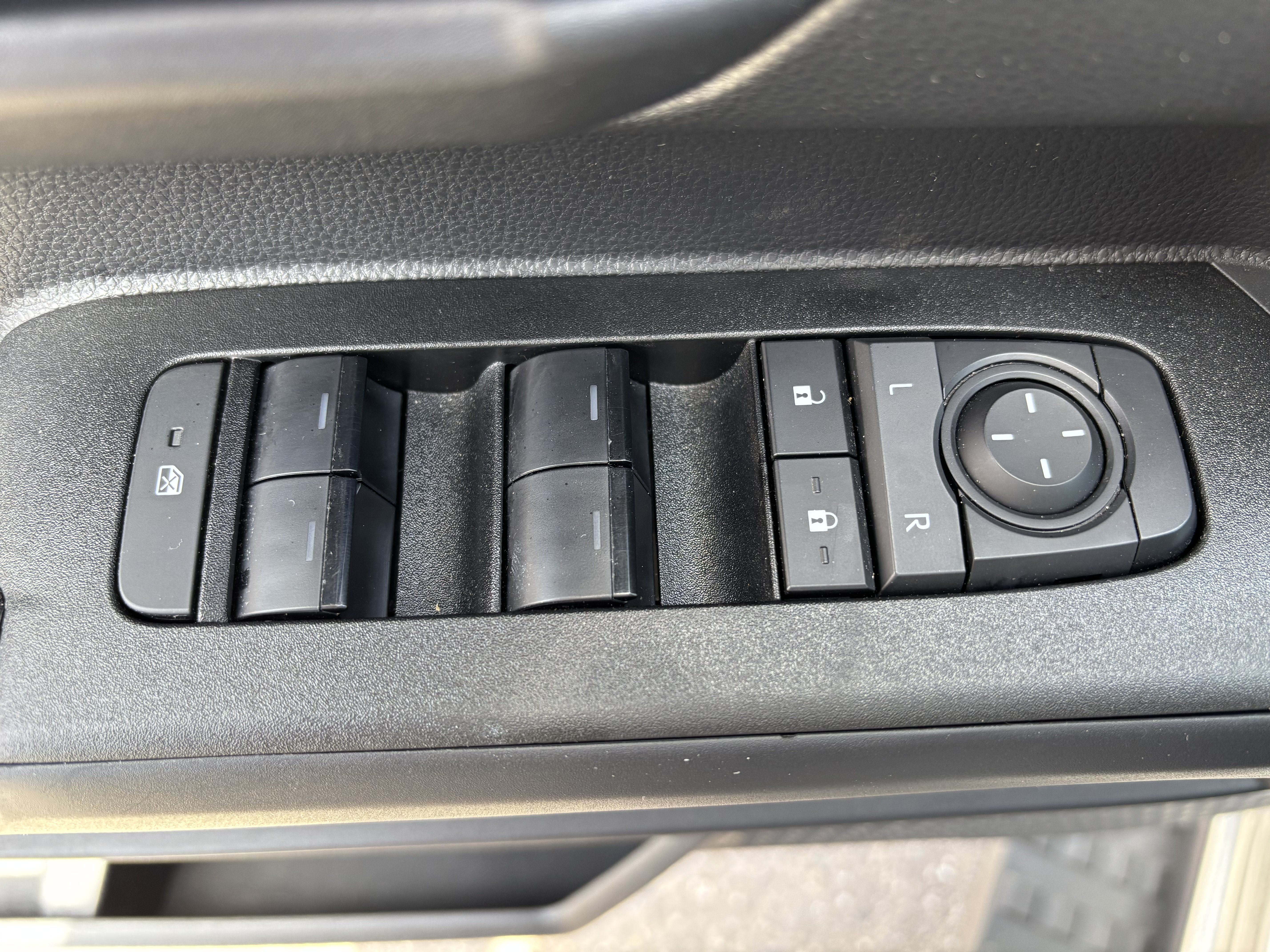 Used 2025 Toyota 4Runner SR5 AWD/4WD image 17