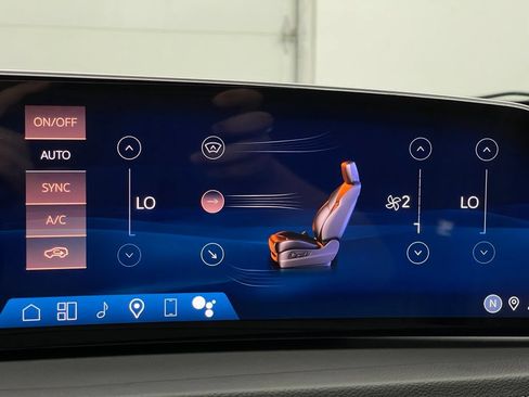 Used 2024 Cadillac XT4 Luxury w/ Cold Weather Package FWD image 28