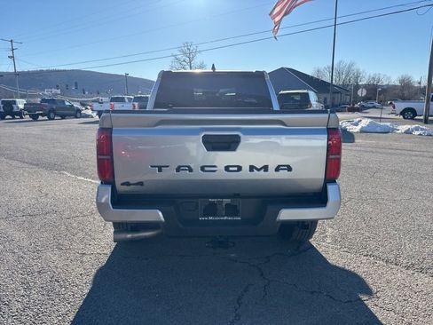 Used 2025 Toyota Tacoma SR5 image 6