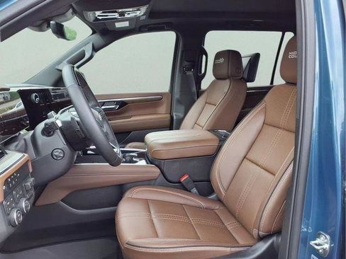 New 2026 Chevrolet Suburban High Country AWD/4WD image 16