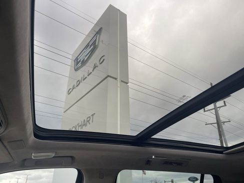 Used 2021 Cadillac Escalade ESV Premium Luxury Platinum image 45