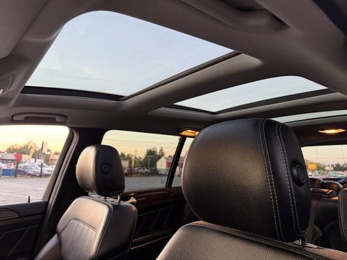 Used 2013 Mercedes-Benz GL 450 4MATIC image 24