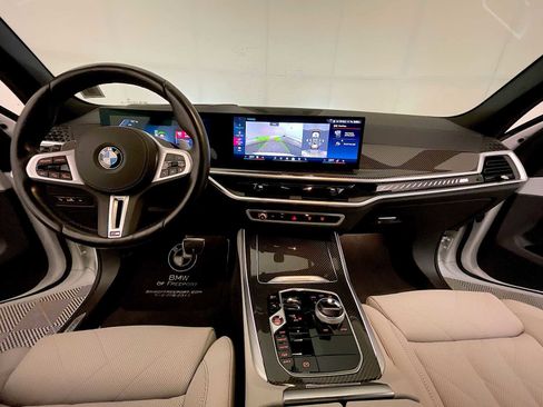 Used 2025 BMW X5 M60i w/ Executive Package image 15