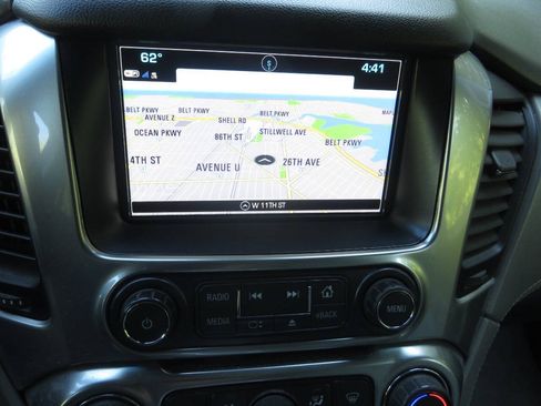 Used 2019 Chevrolet Suburban LT AWD/4WD image 19