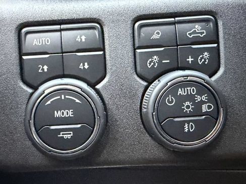 Used 2024 Chevrolet Silverado 1500 High Country w/ Technology Package AWD/4WD image 31