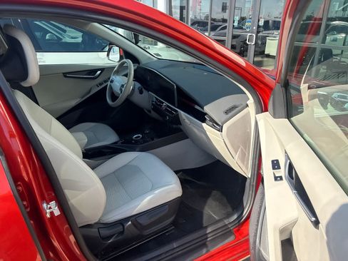 Used 2023 Kia Niro Wind w/ Wind Preserve Package FWD image 7