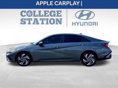 Used 2025 Hyundai Elantra Sport FWD image 7