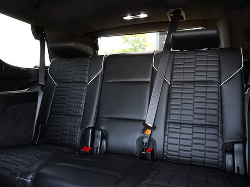 Used 2023 Cadillac Escalade V w/ LPO, ONYX Package AWD/4WD image 33