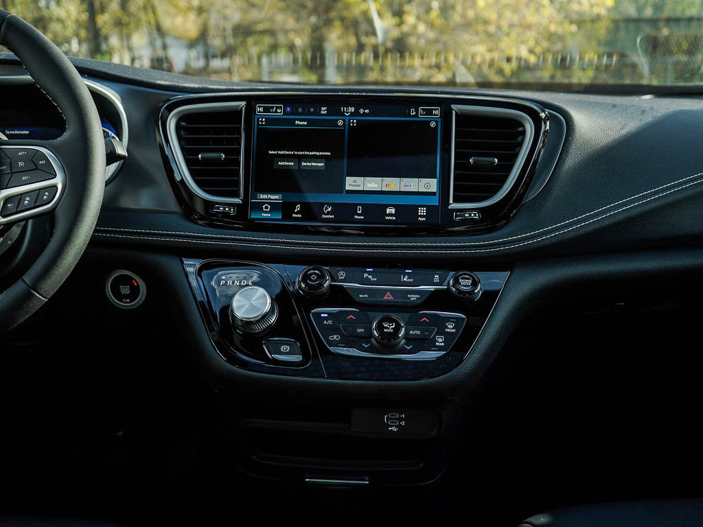 New 2026 Chrysler Pacifica Select AWD/4WD image 17