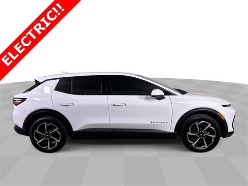 Used 2025 Chevrolet Equinox EV LT image 9
