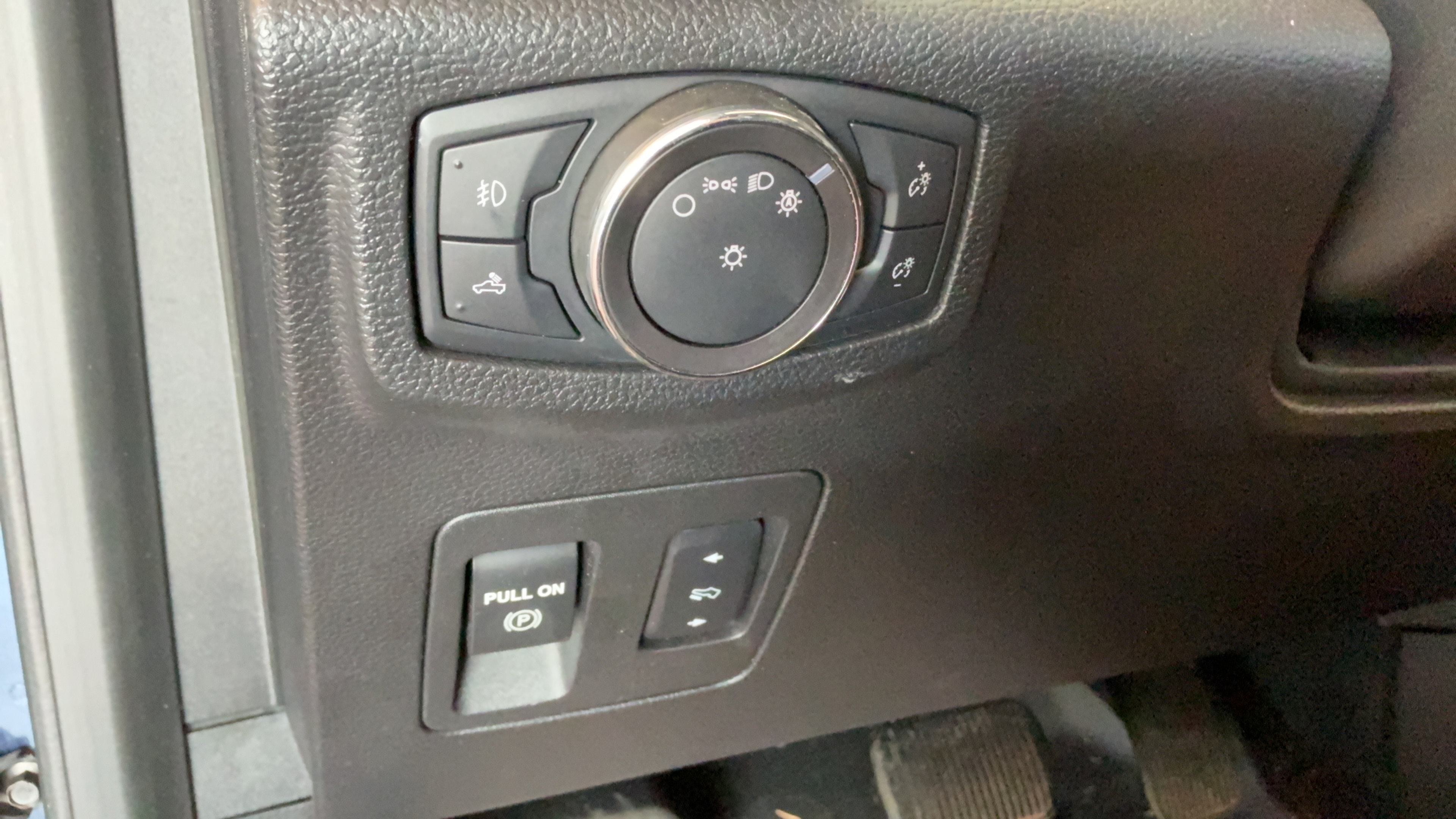 Used 2018 Ford F150 Platinum w/ Equipment Group 701A Luxury AWD/4WD image 22