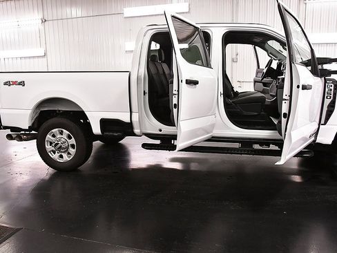 Used 2024 Ford F350 XLT image 32